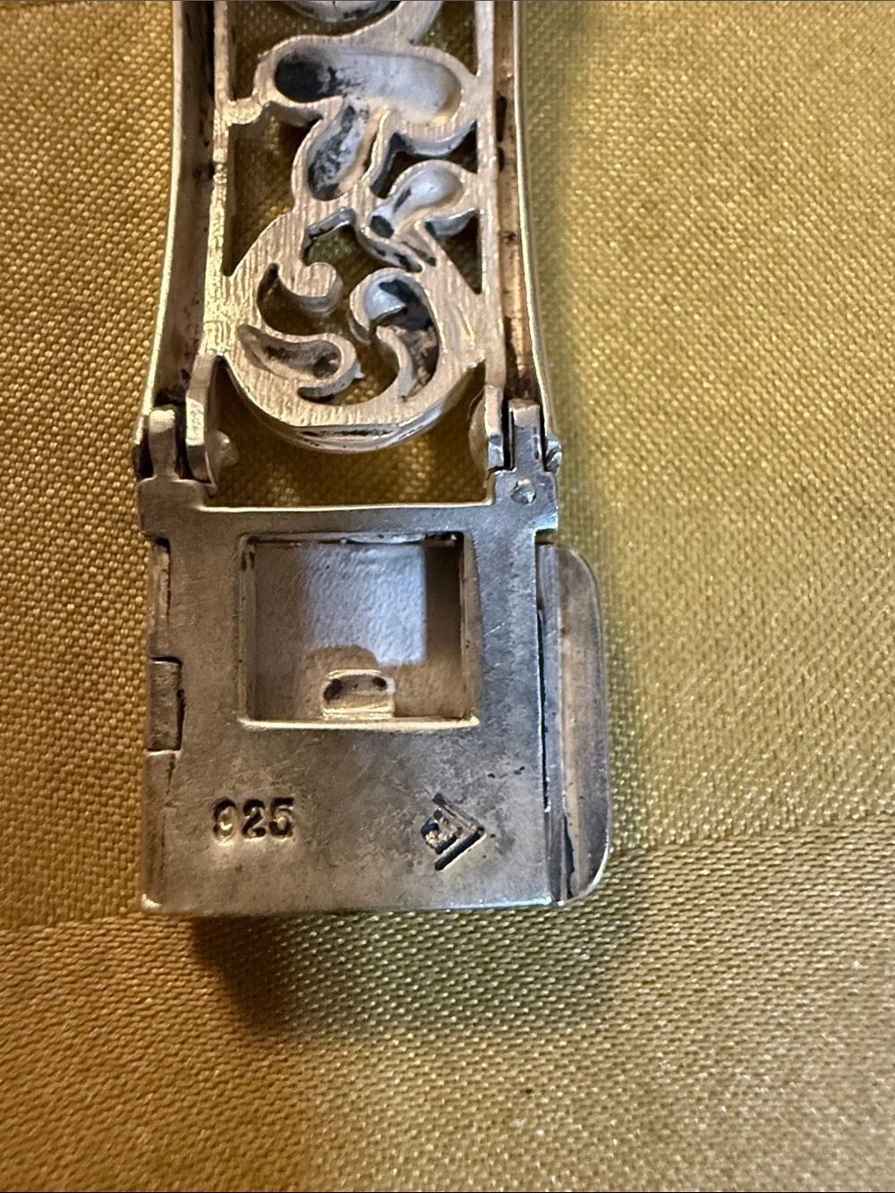 N/A elegant silver